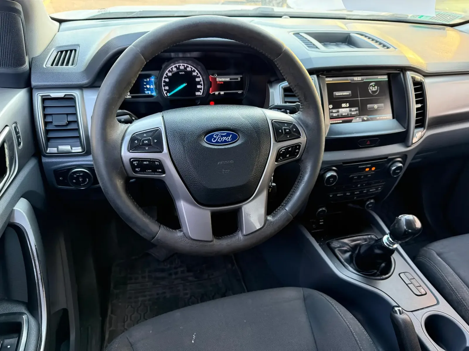 Ford Ranger XLT 2017 — fotografía 10