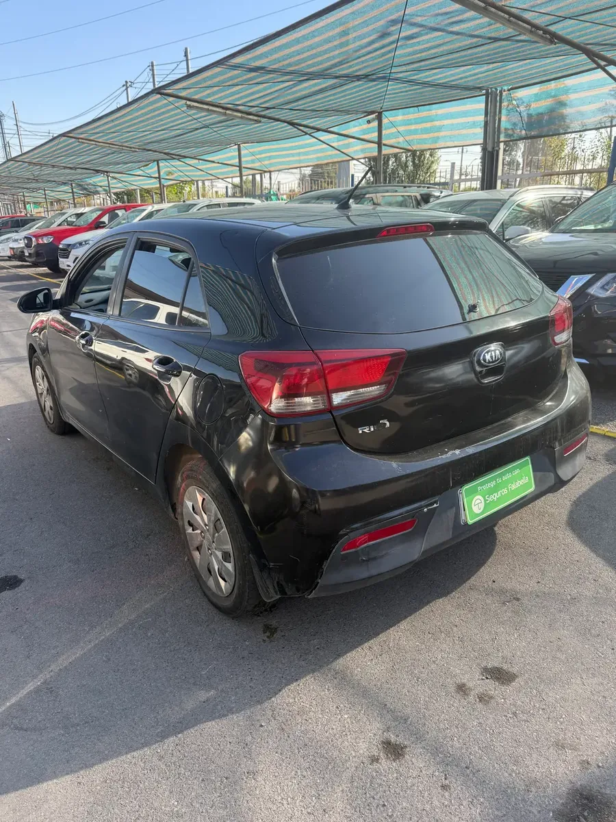 Kia Rio 5 2018 — fotografía 4