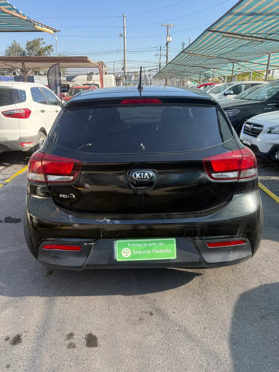 Kia Rio 5 2018 — fotografía 10