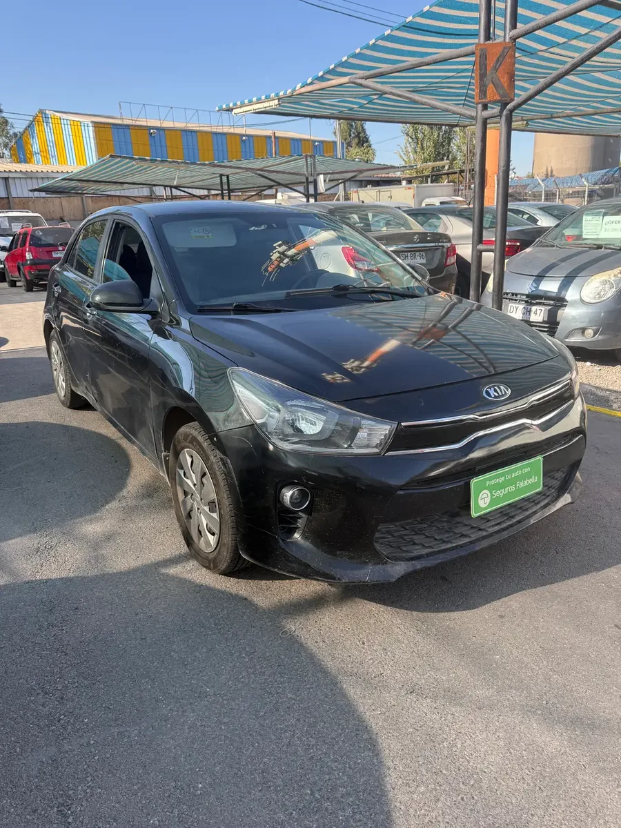 Kia Rio 5 2018 — fotografía 3