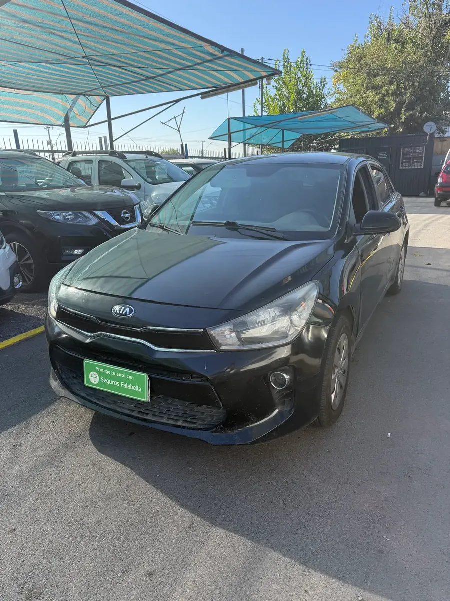 Kia Rio 5 2018 — fotografía 11