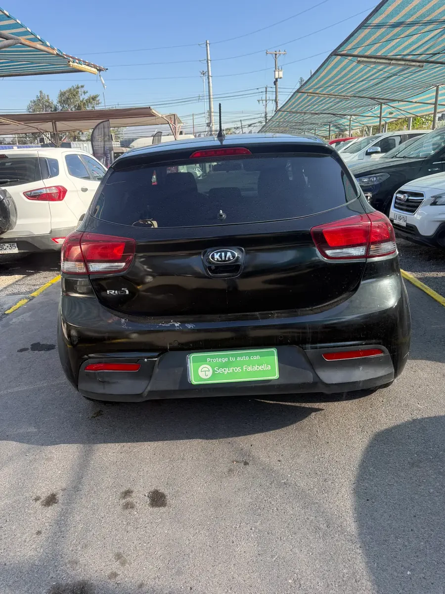 Kia Rio 5 2018 — fotografía 5
