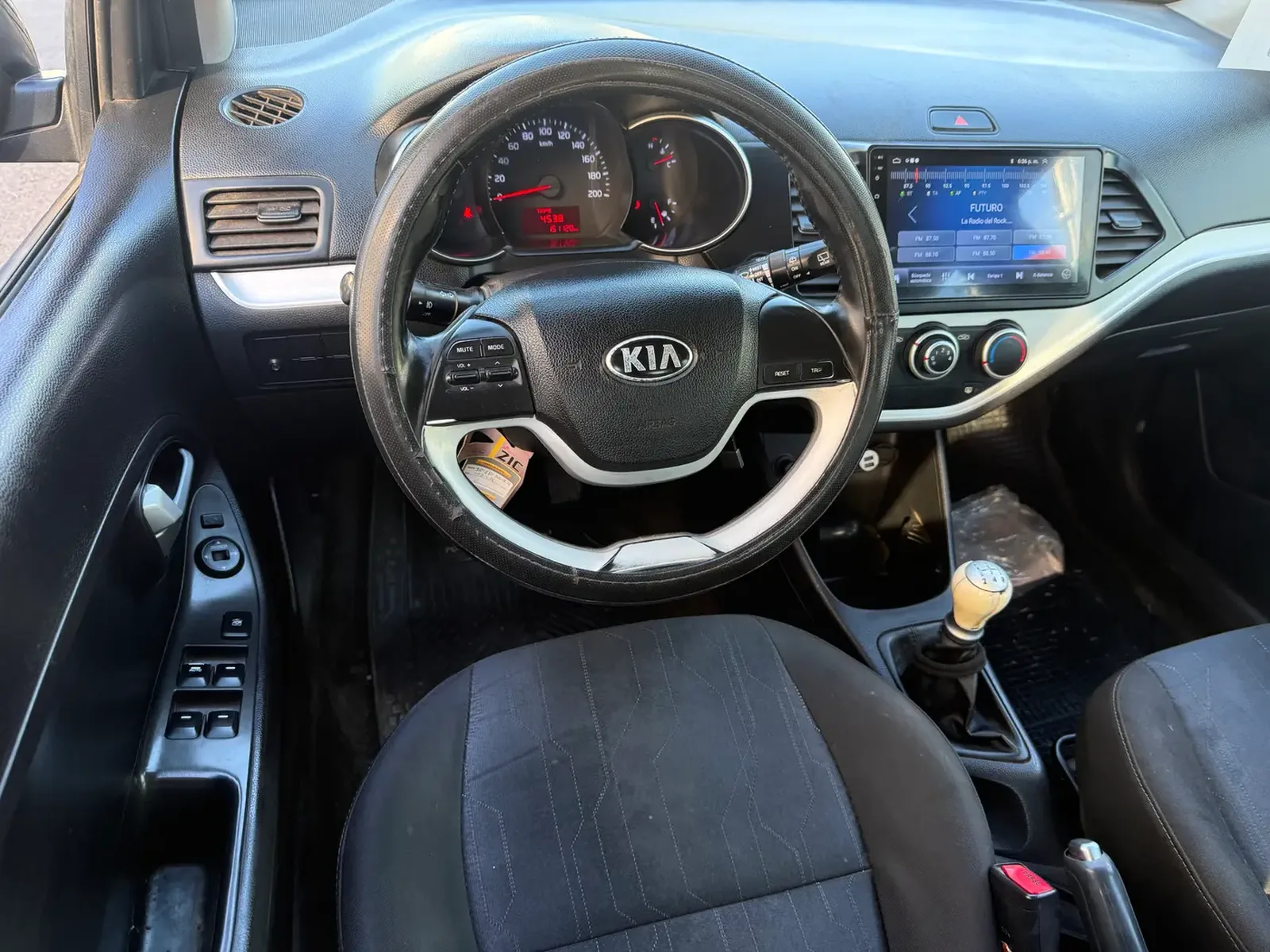 Kia Morning EX 2017 — fotografía 13