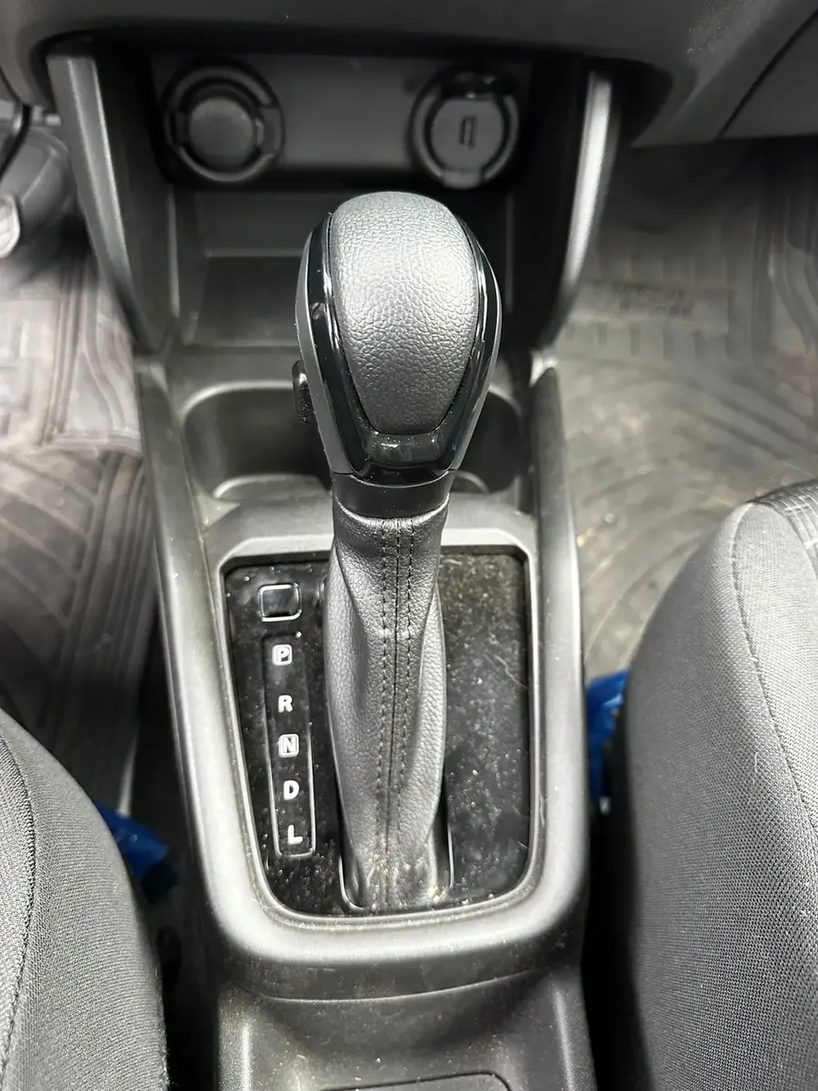 Suzuki Swift híbrido 2026 — fotografía 10
