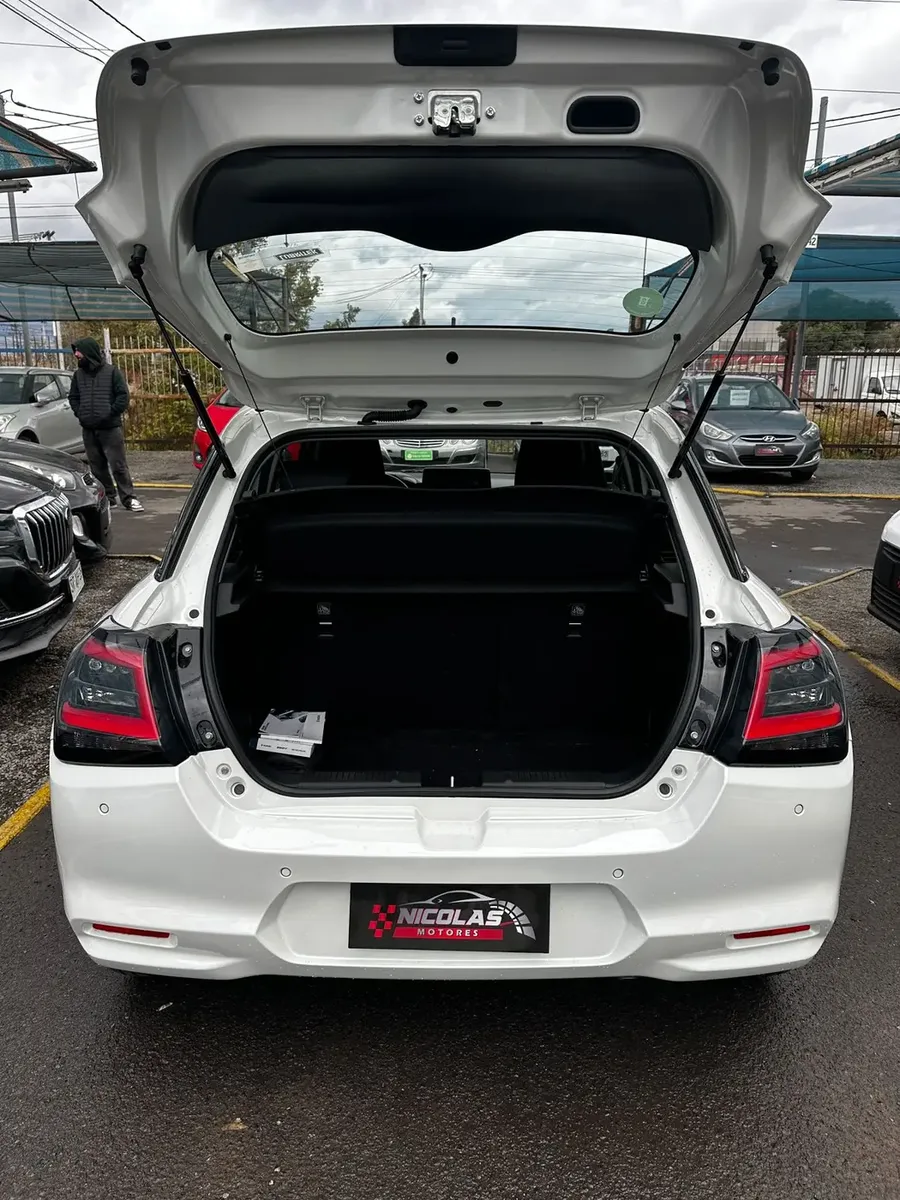 Suzuki Swift híbrido 2026 — fotografía 7
