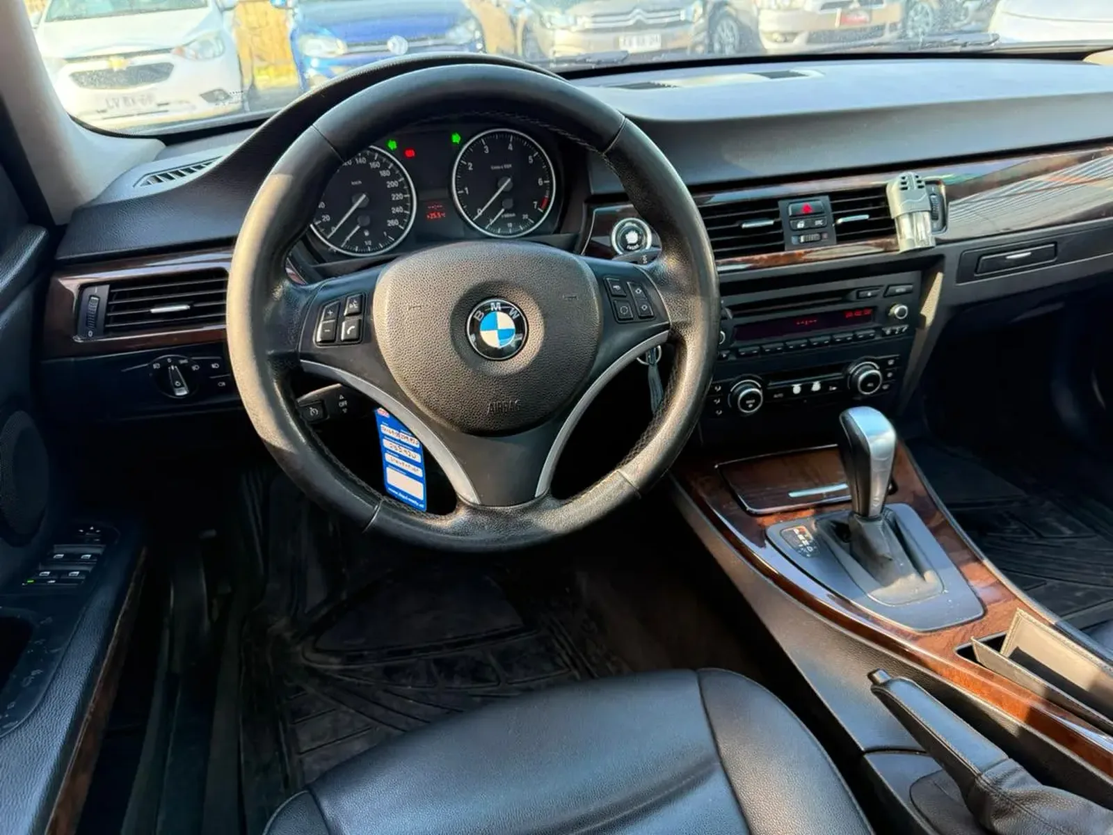 BMW 325i 2011 — fotografía 5