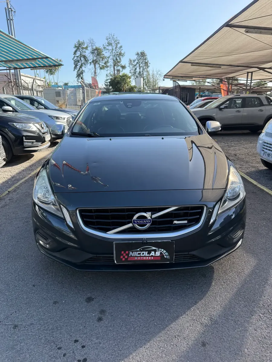 Volvo S60 T4 2014 — fotografía 2