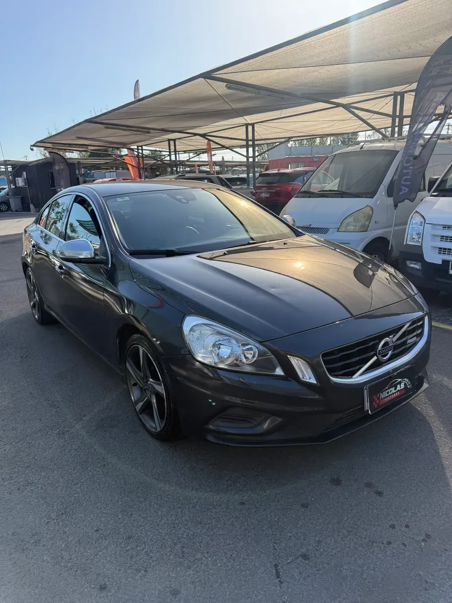 Volvo S60 T4 2014 — fotografía 3