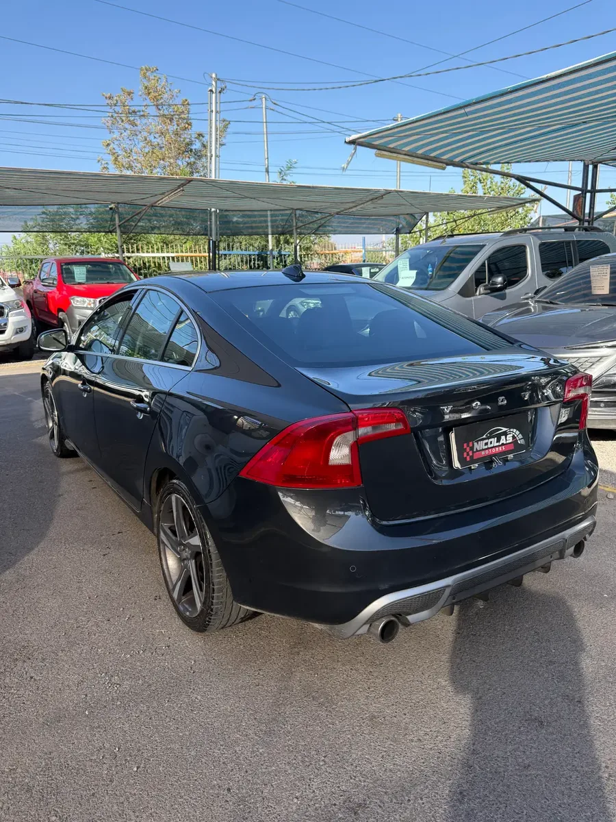 Volvo S60 T4 2014 — fotografía 4