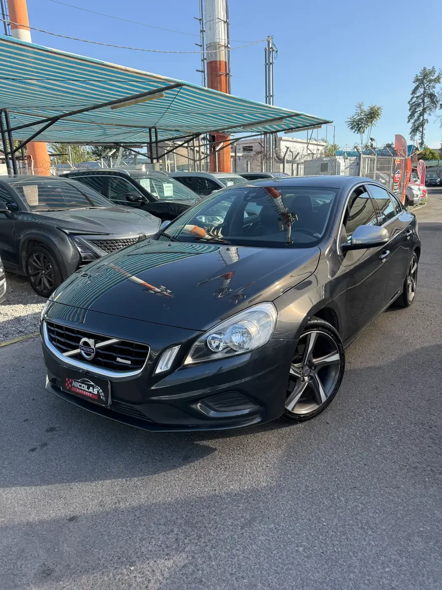 Volvo S60 T4 2014 — fotografía 8