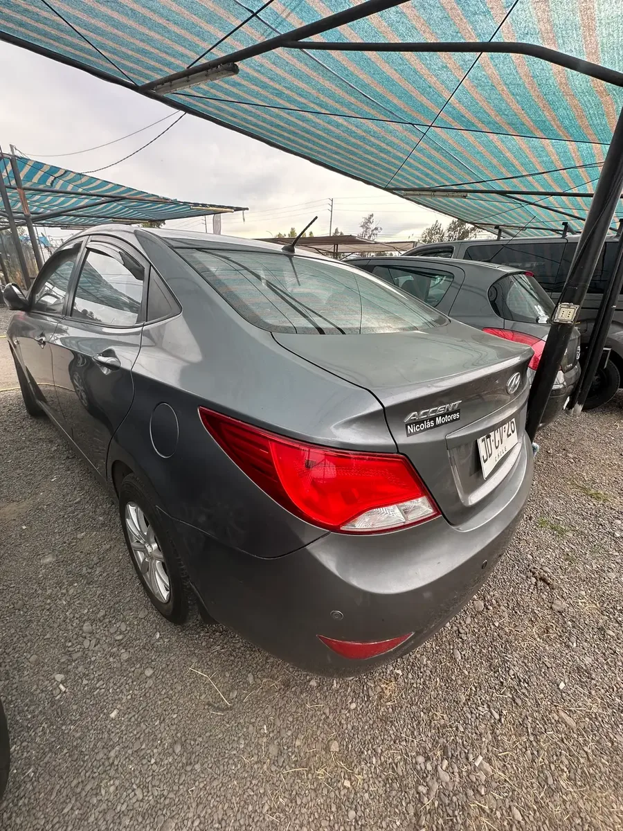 Hyundai Accent 2017 — fotografía 8