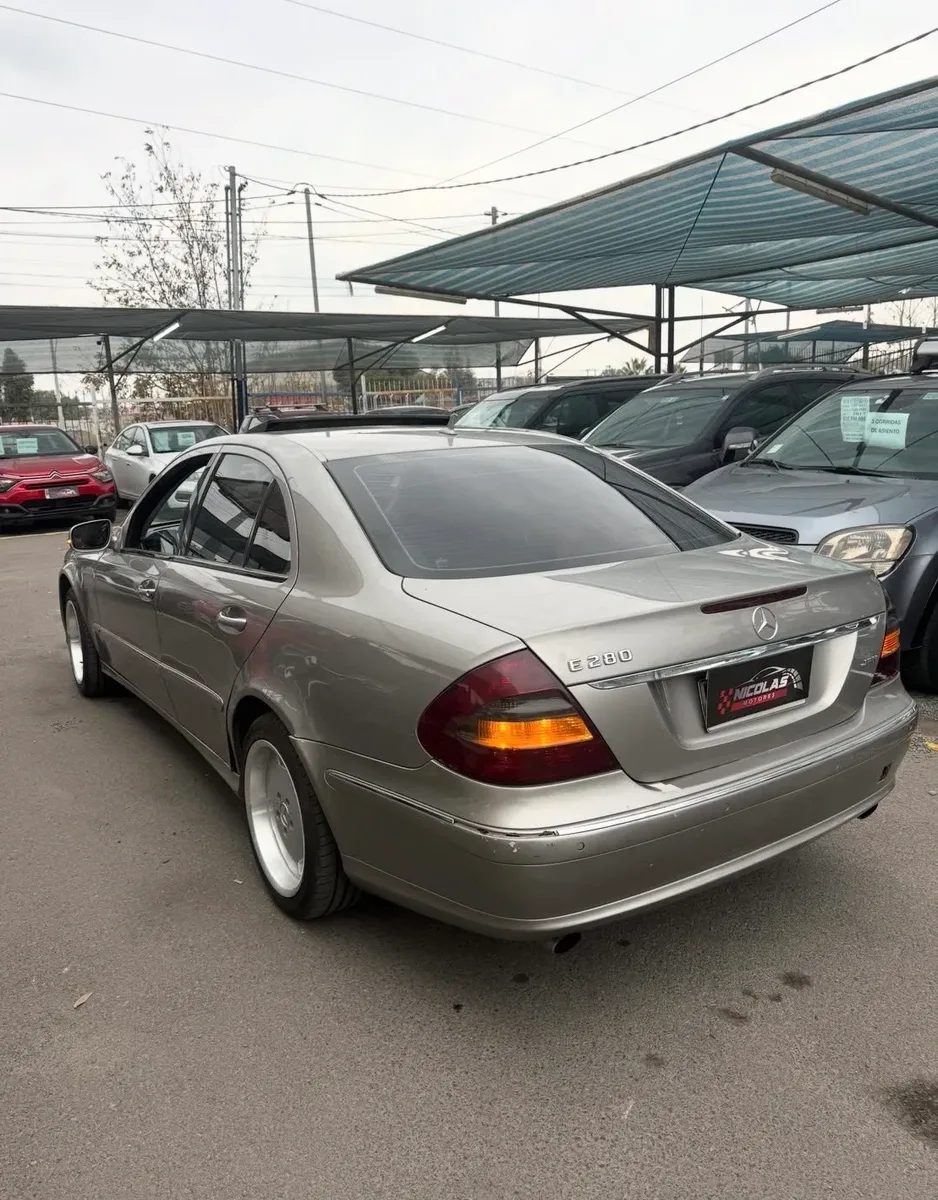 Mercedes-Benz E280 2007 — fotografía 4