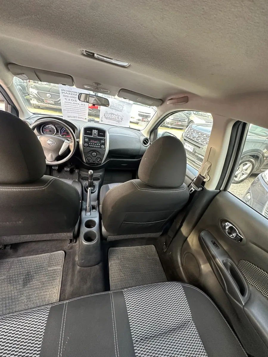 Nissan Versa 2017 — fotografía 17