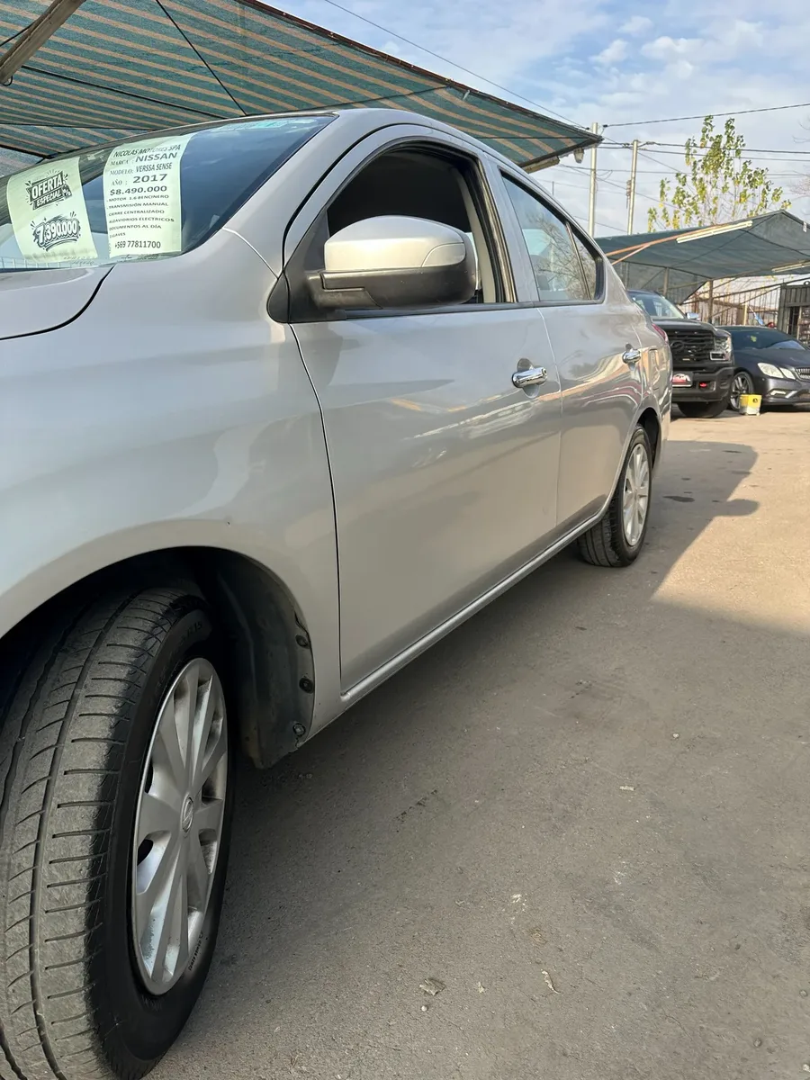 Nissan Versa 2017 — fotografía 21