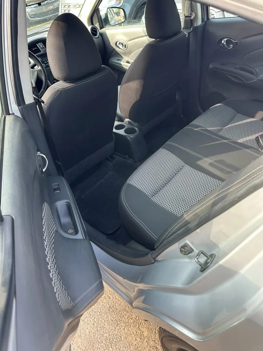Nissan Versa 2017 — fotografía 10