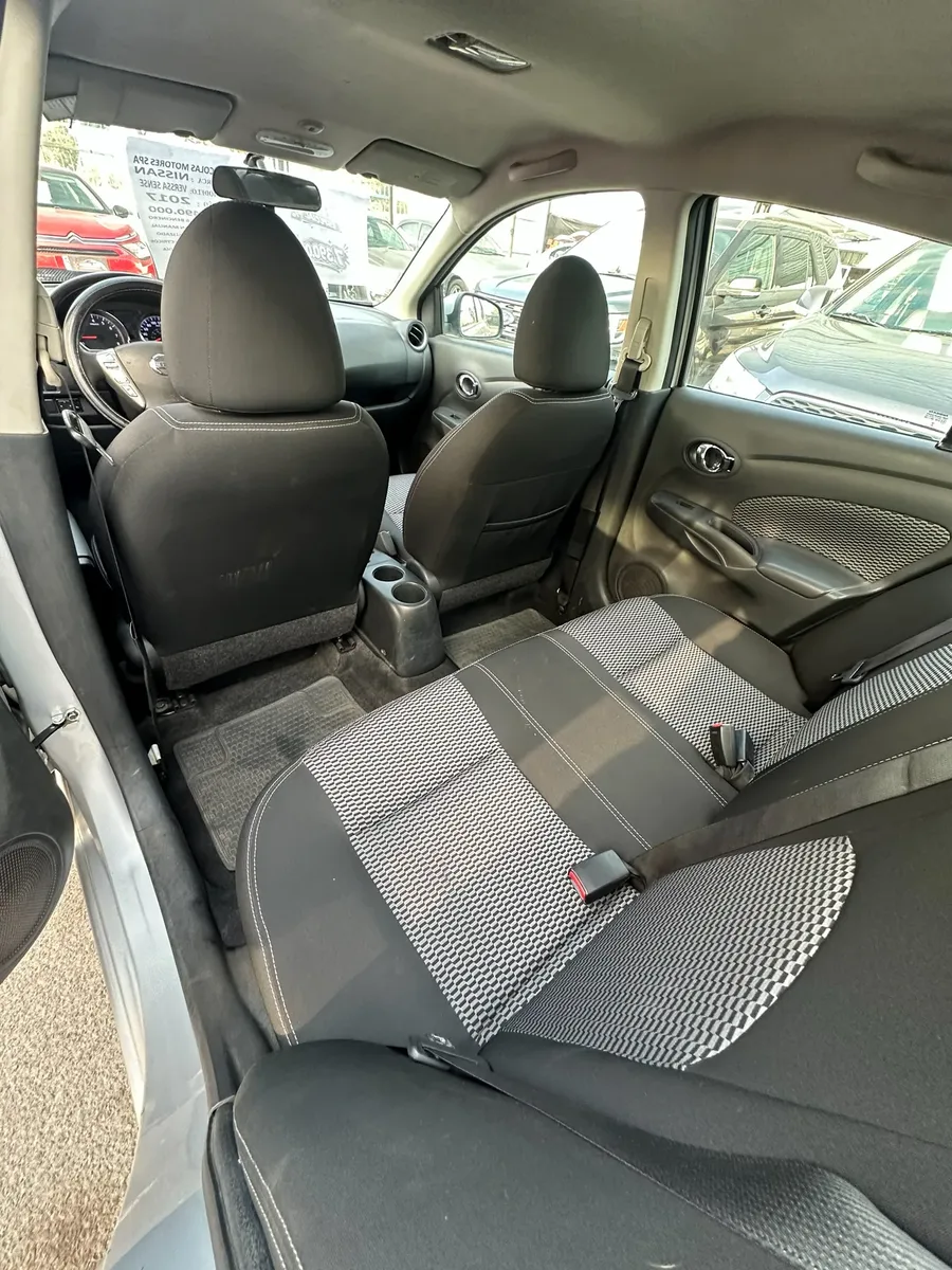 Nissan Versa 2017 — fotografía 18