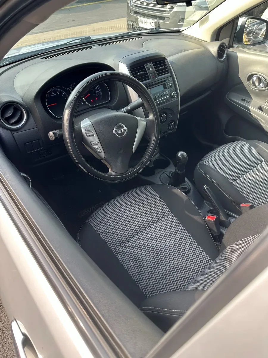 Nissan Versa 2017 — fotografía 9