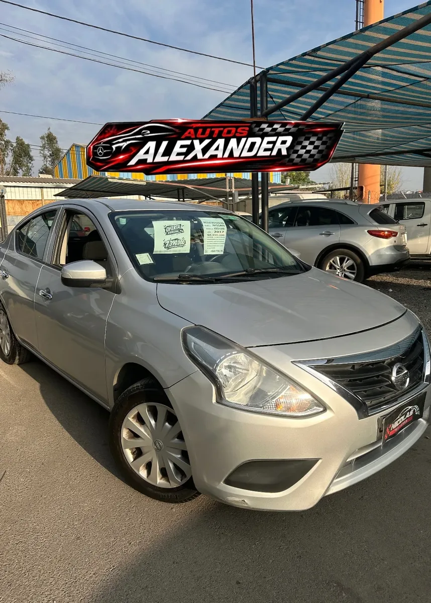Nissan Versa 2017 — fotografía 1
