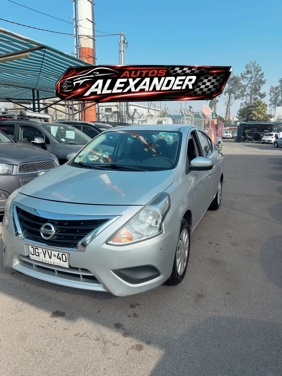Nissan Versa 2017 — fotografía 2