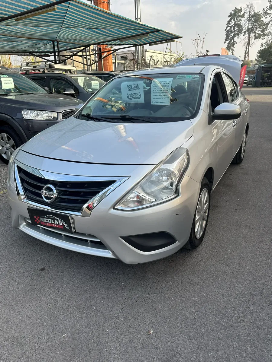 Nissan Versa 2017 — fotografía 14