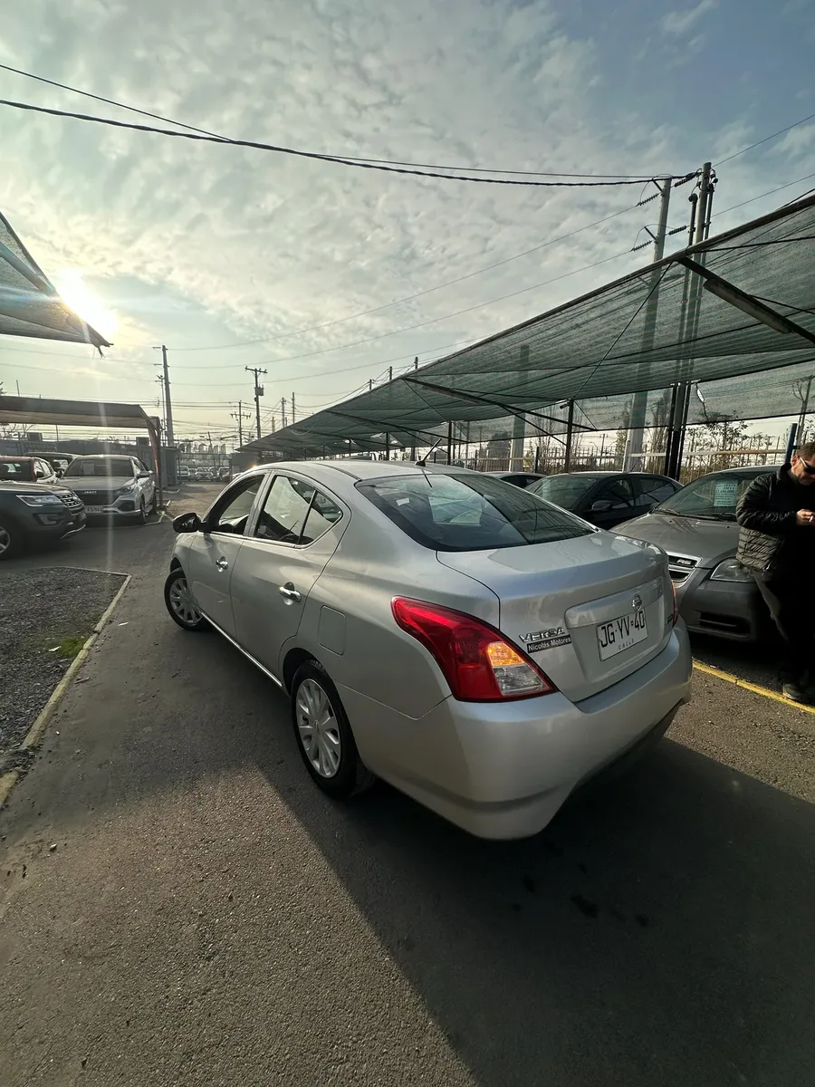 Nissan Versa 2017 — fotografía 25