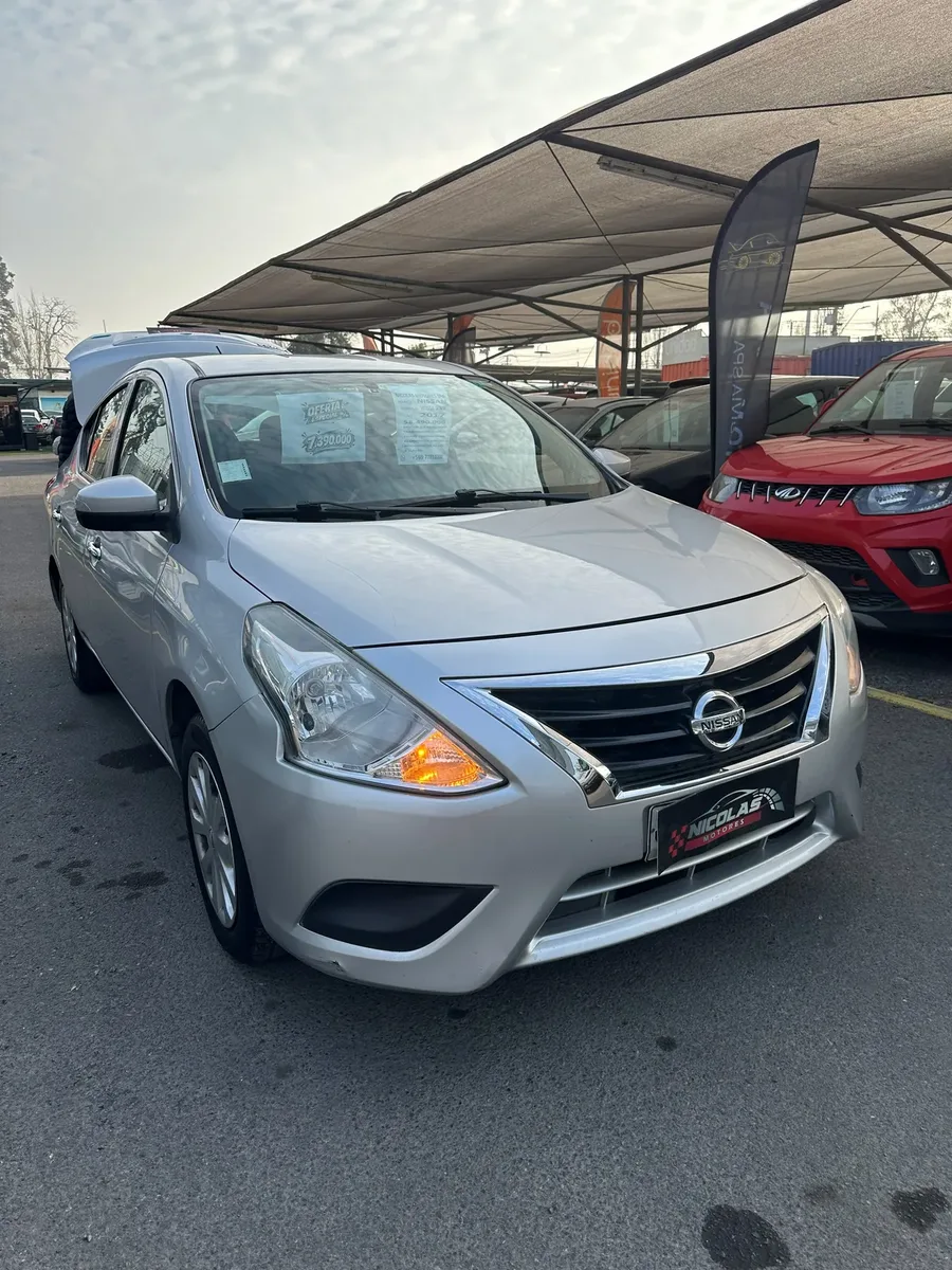 Nissan Versa 2017 — fotografía 13