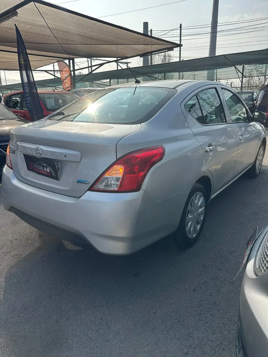 Nissan Versa 2017 — fotografía 12
