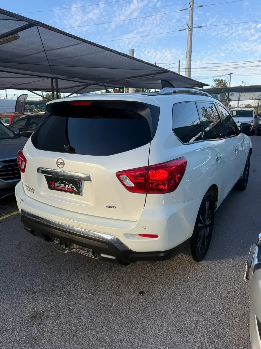 Nissan Pathfinder 2017 — fotografía 6