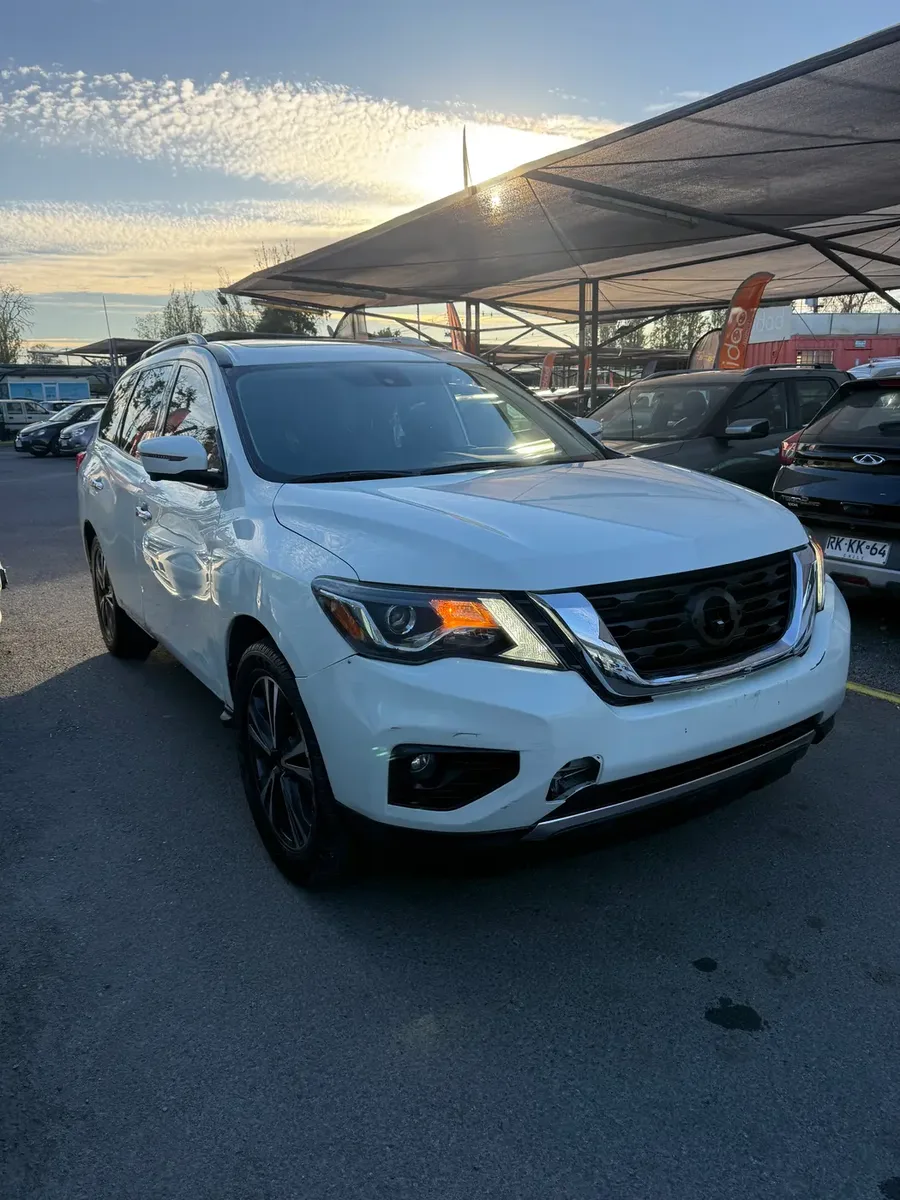 Nissan Pathfinder 2017 — fotografía 3