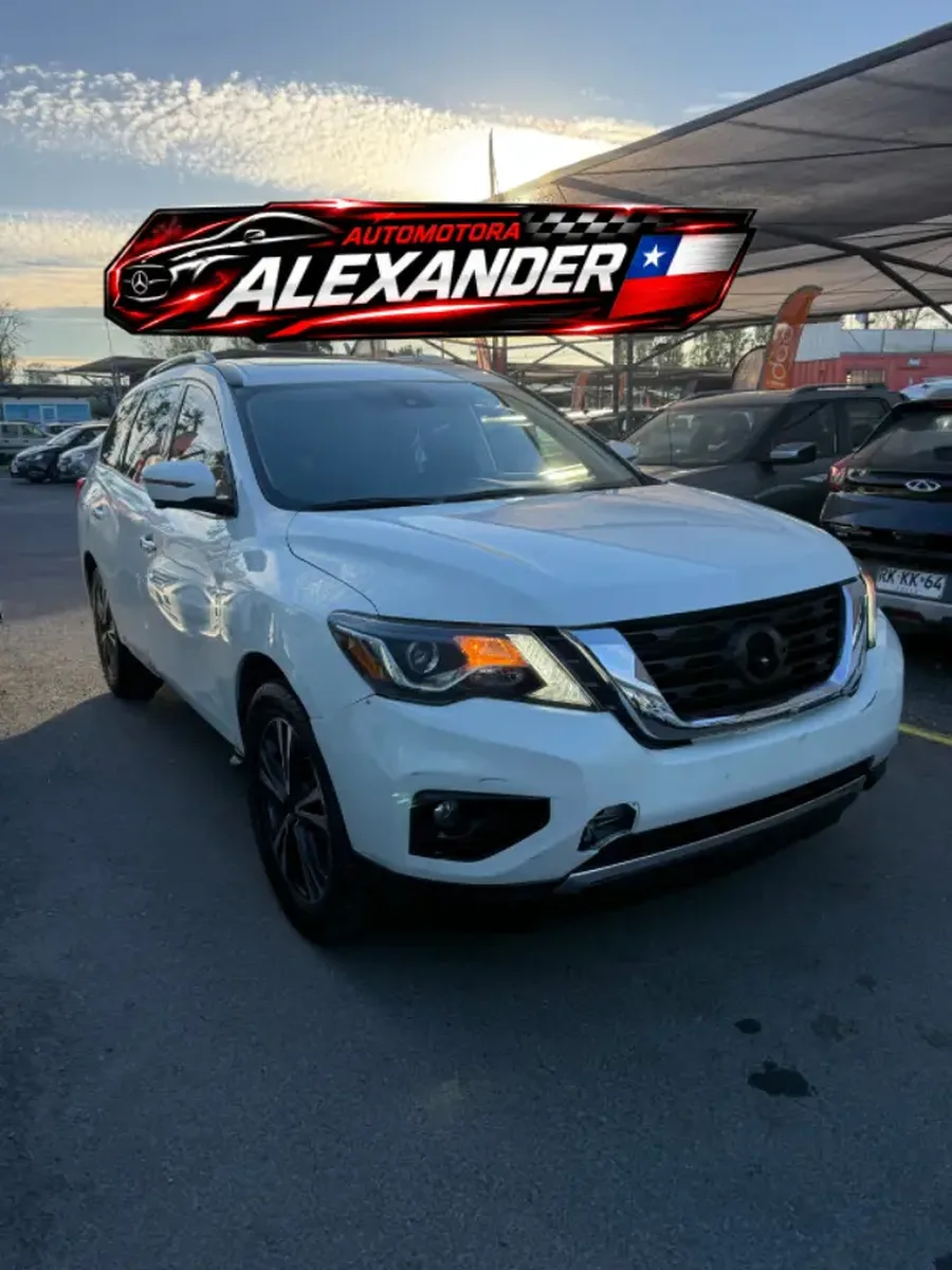 Nissan Pathfinder 2017 — fotografía 1