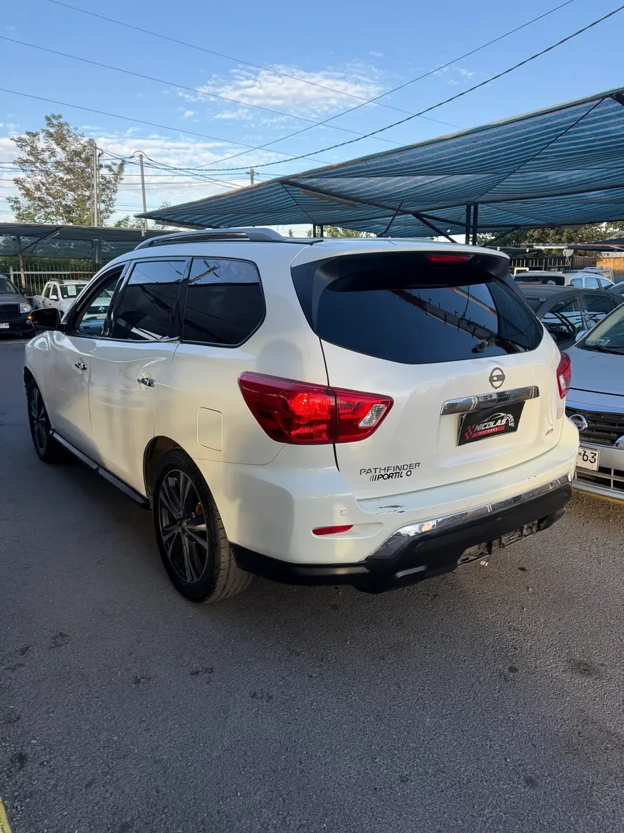 Nissan Pathfinder 2017 — fotografía 4
