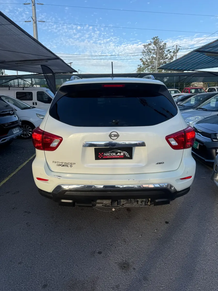 Nissan Pathfinder 2017 — fotografía 5