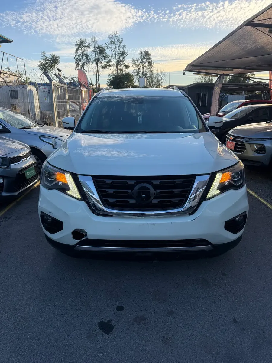 Nissan Pathfinder 2017 — fotografía 2