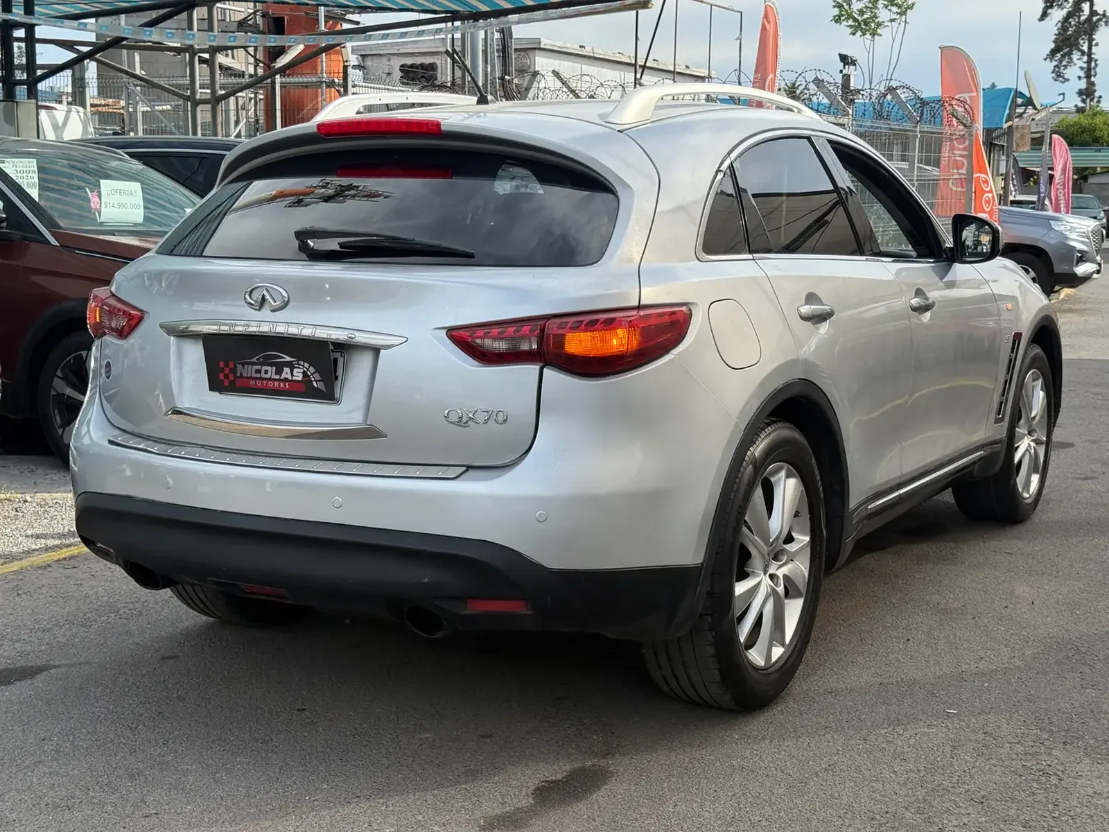 Infiniti QX70 2013 — fotografía 4