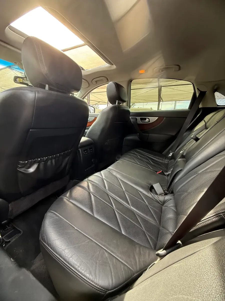 Infiniti QX70 2013 — fotografía 9