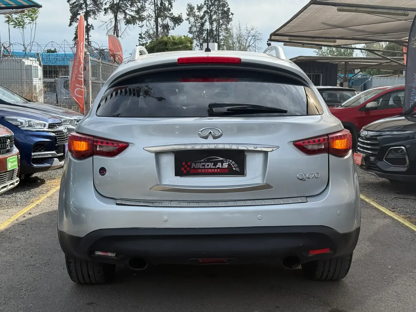 Infiniti QX70 2013 — fotografía 5