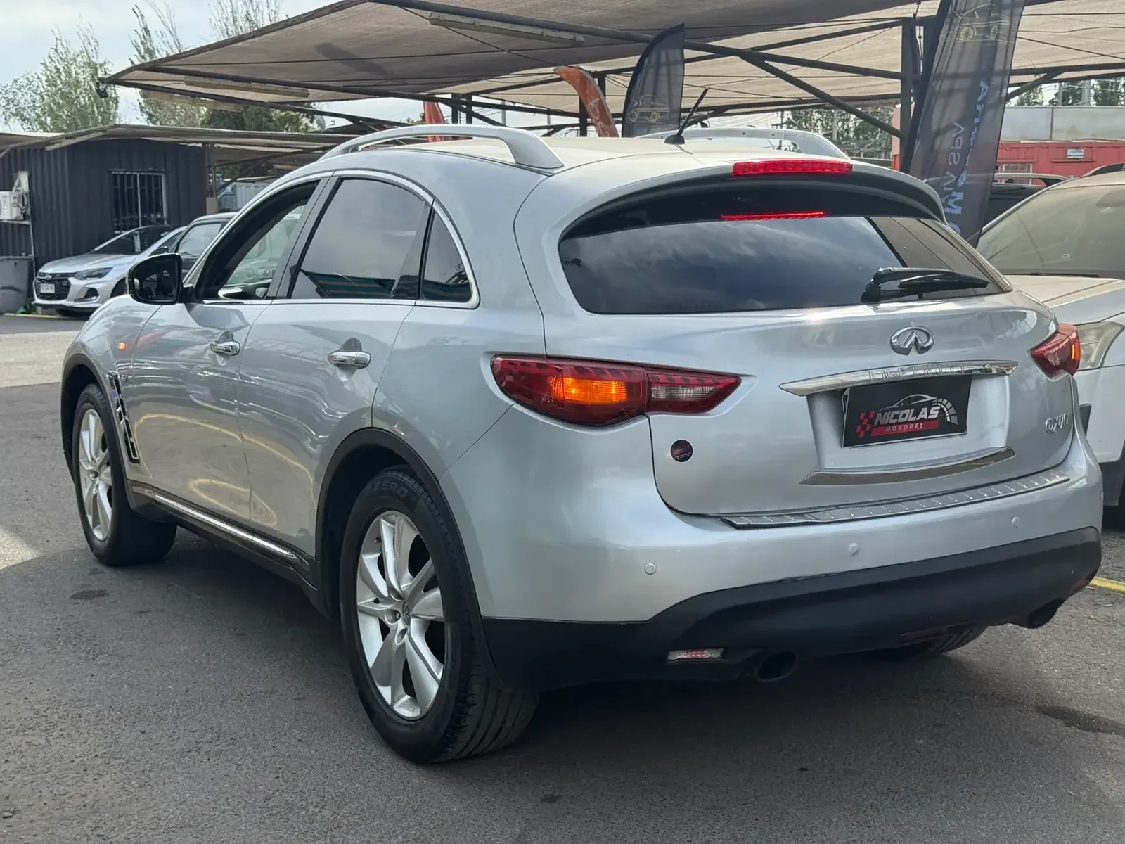Infiniti QX70 2013 — fotografía 6