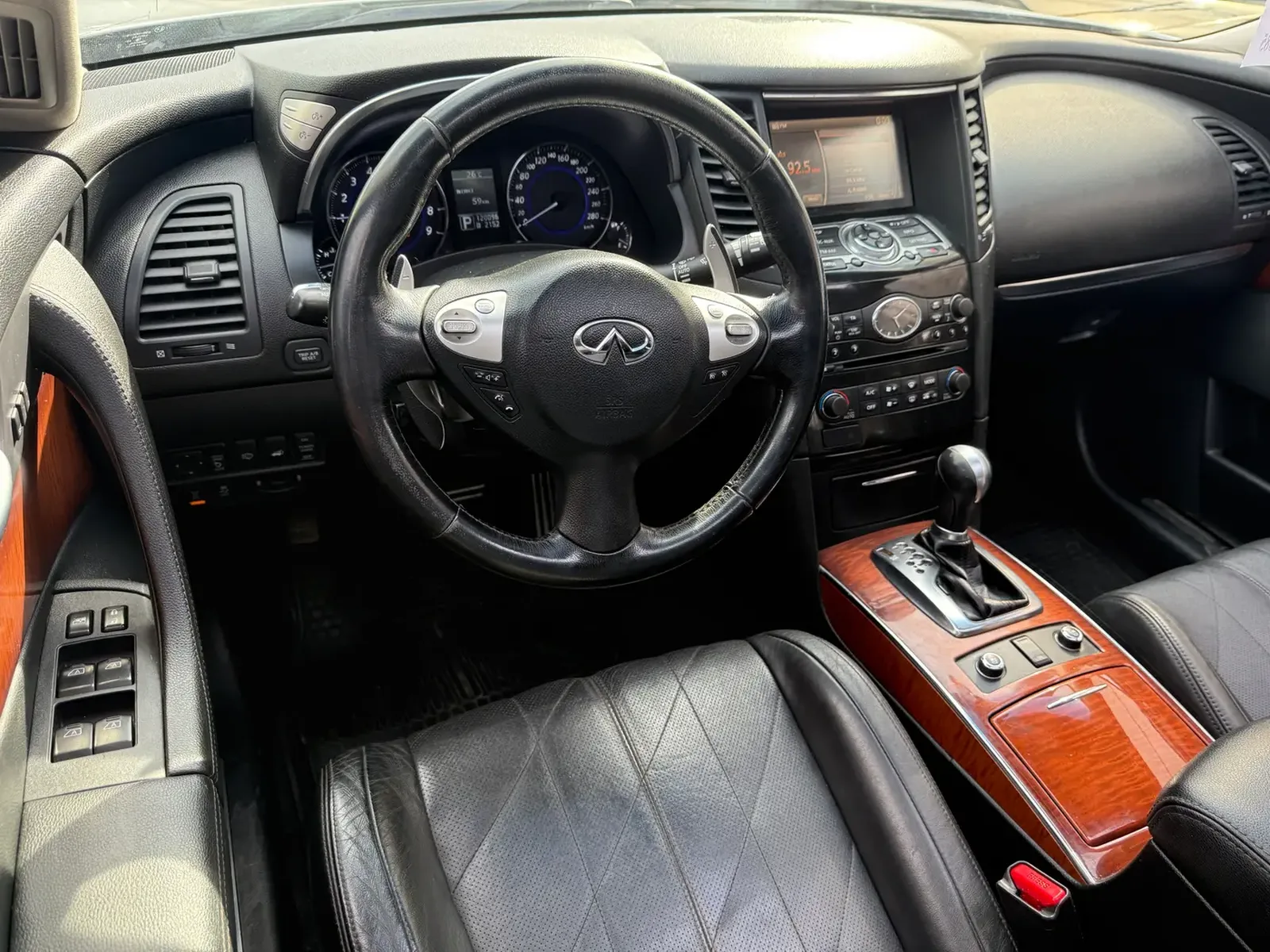 Infiniti QX70 2013 — fotografía 7