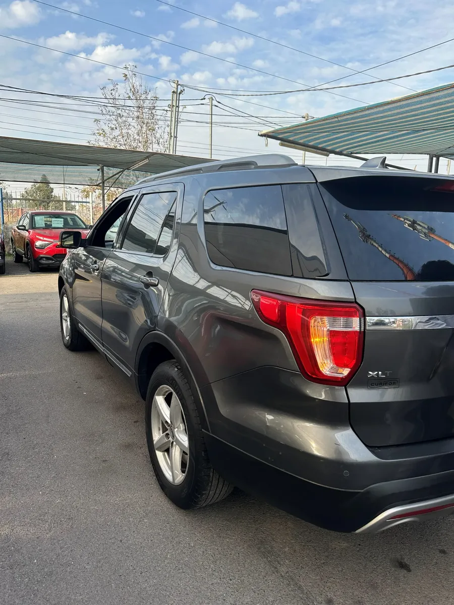 Ford Explorer XLT 2016 — fotografía 5