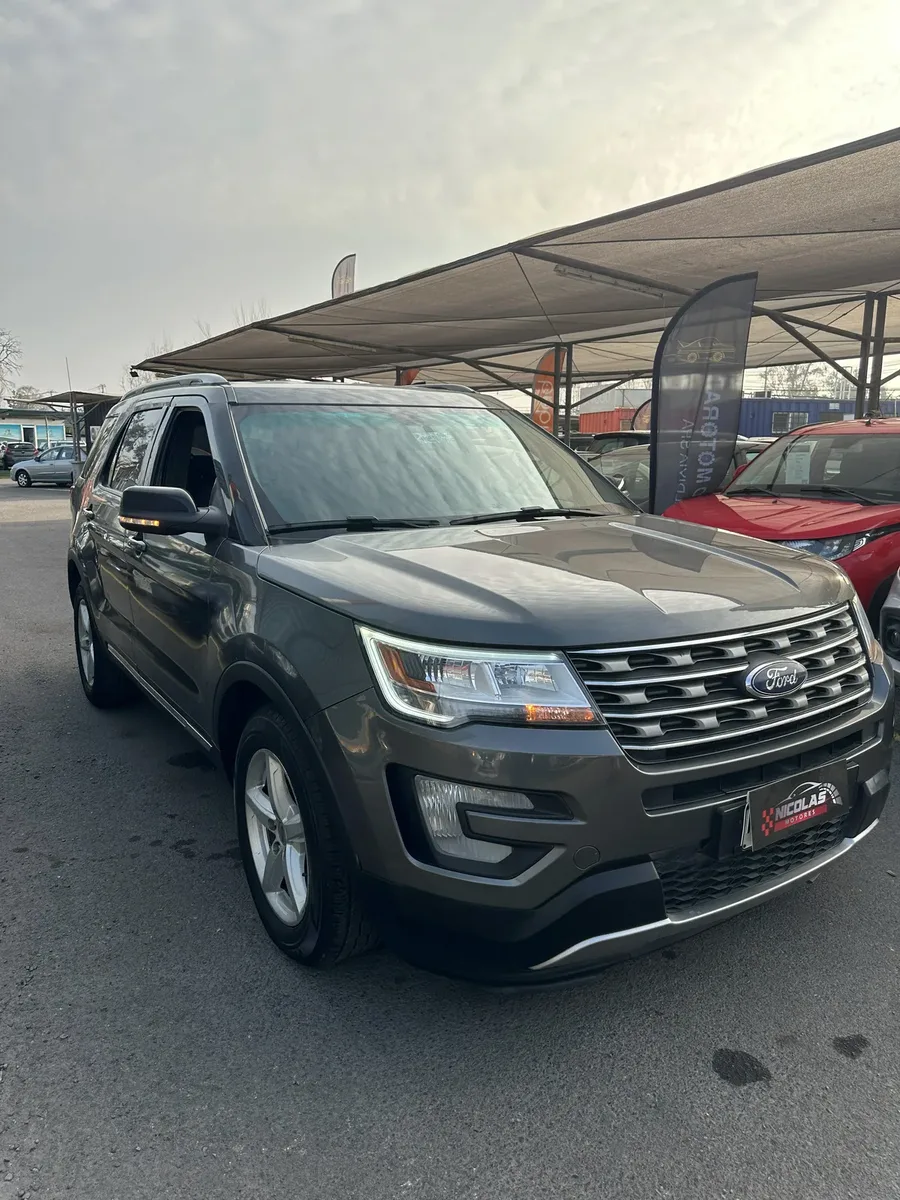 Ford Explorer XLT 2016 — fotografía 3