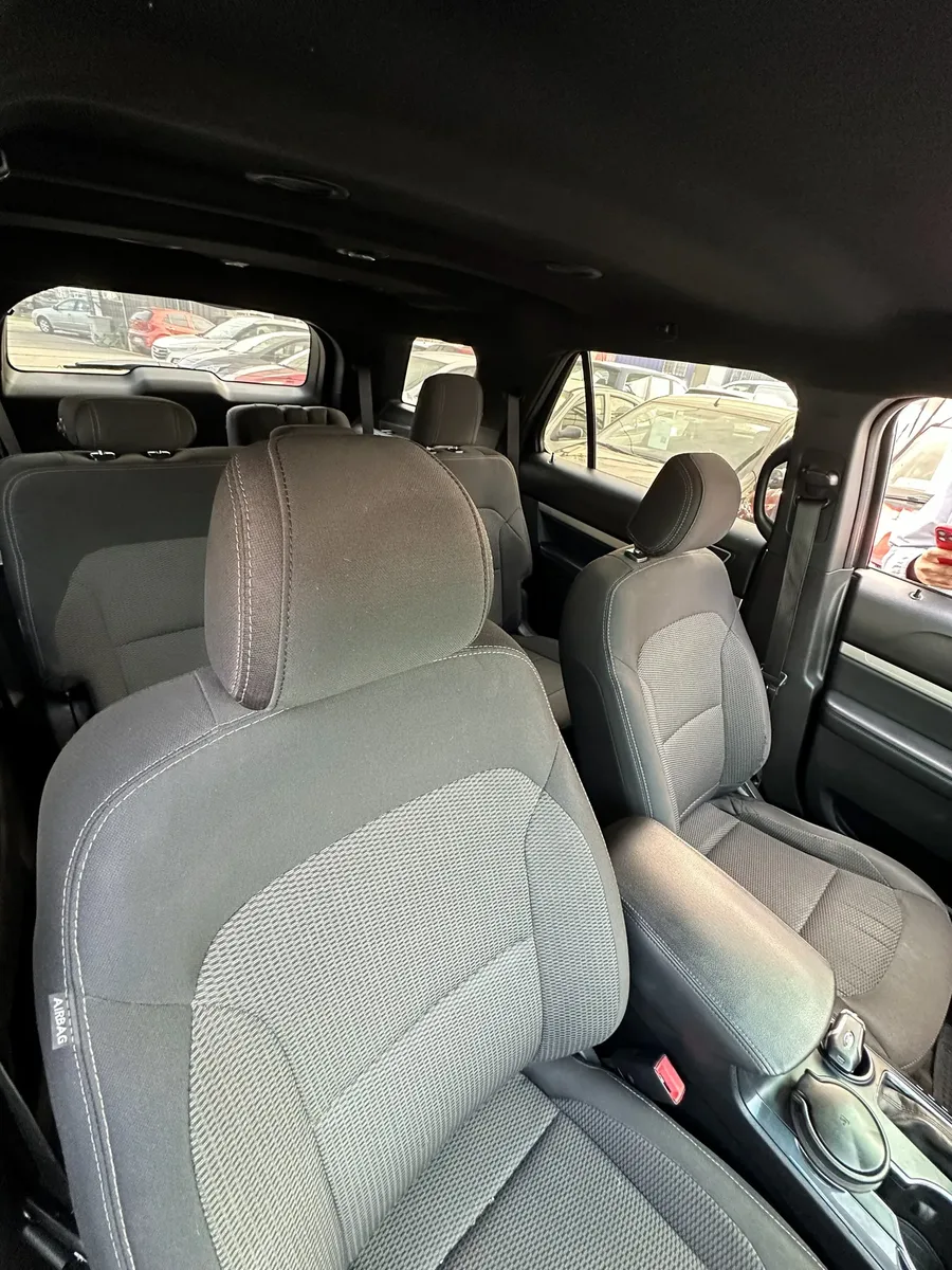 Ford Explorer XLT 2016 — fotografía 10
