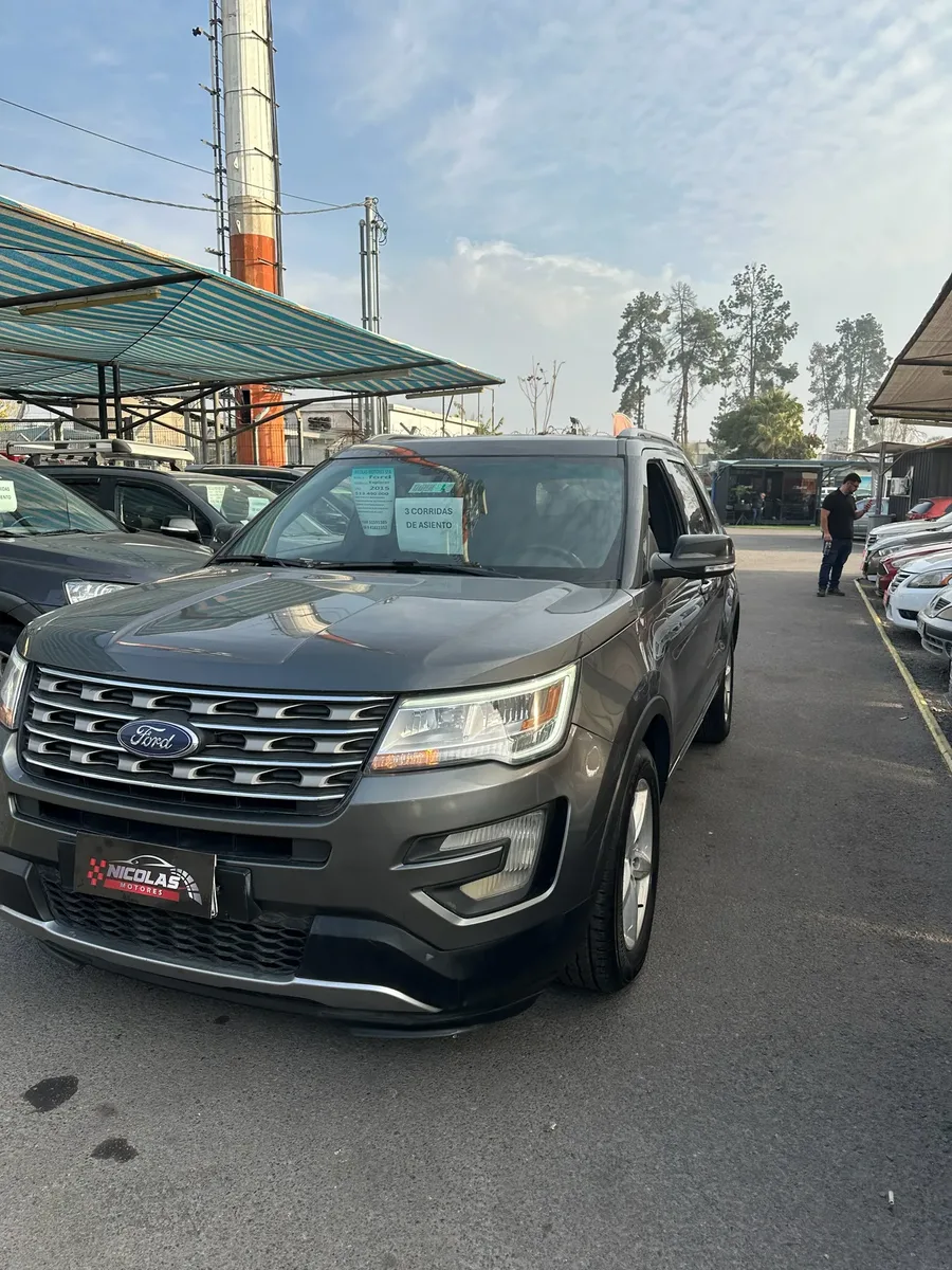 Ford Explorer XLT 2016 — fotografía 2